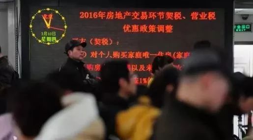 2046年新奥门天天开彩，免费资料与理性购买2025年正版资料免费大全